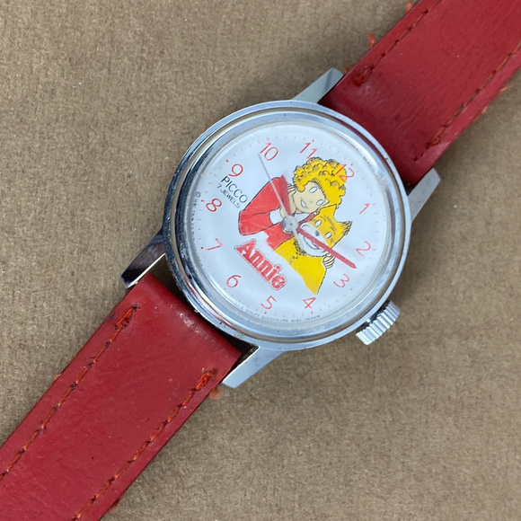 Vintage Original Hand Wind Orphan Annie Red Watch - Picture 2 of 6